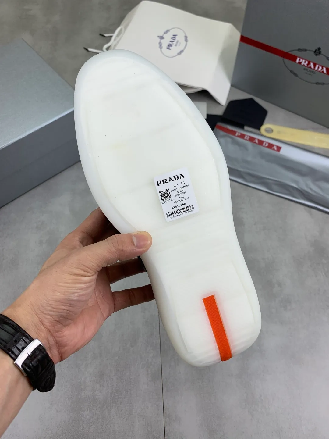 Men's shoes 💰P600💰 [New style] popular models are on the official website, 🆘 Trendy brand (Prada) mainly promotes popular models, avant-garde and versatile fashion men's shoes private version mold opening, cowhide surface splicing 1:1.. Fashionable and simple, original imported cowhide lining cowhide feet; the atmosphere and personality are more fashionable, eye-catching and pursuing class. It will subvert old ideas and be a must-have for fashion trendsetters with you! Must keep it for yourself! Tall and comfortable, large and low, high-end quality workmanship. Size: 38-45 3️⃣colors available.